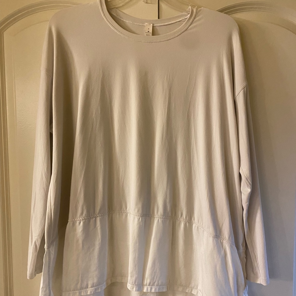 Lululemon long sleeve relaxed fit women’s shirt